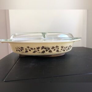 Pyrex Vintage Gold Leaf Acorn Divided Casserole Dish Golden 1-1/2 Qt w Lid 945C